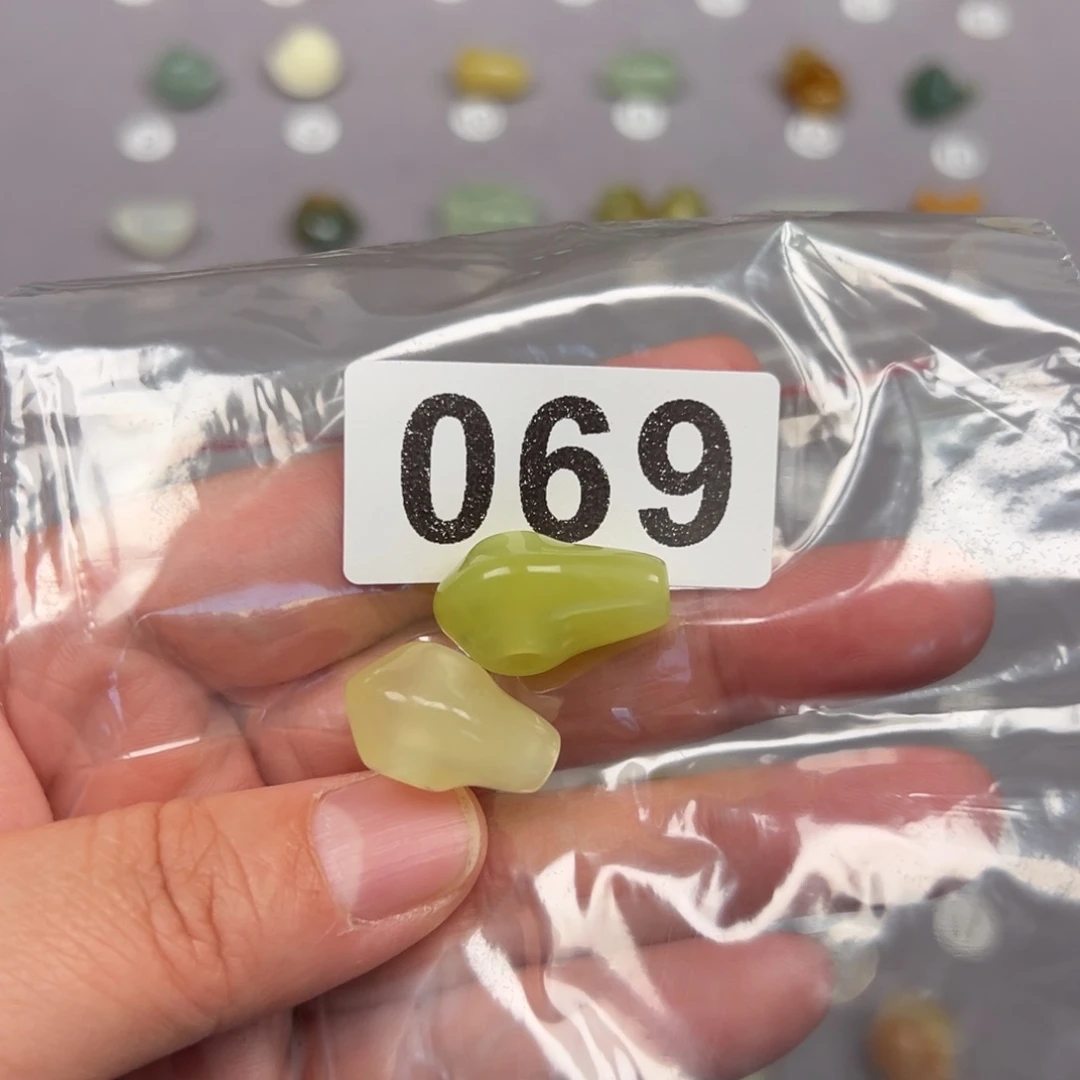 未镶嵌蛇纹石玉颈饰沐*