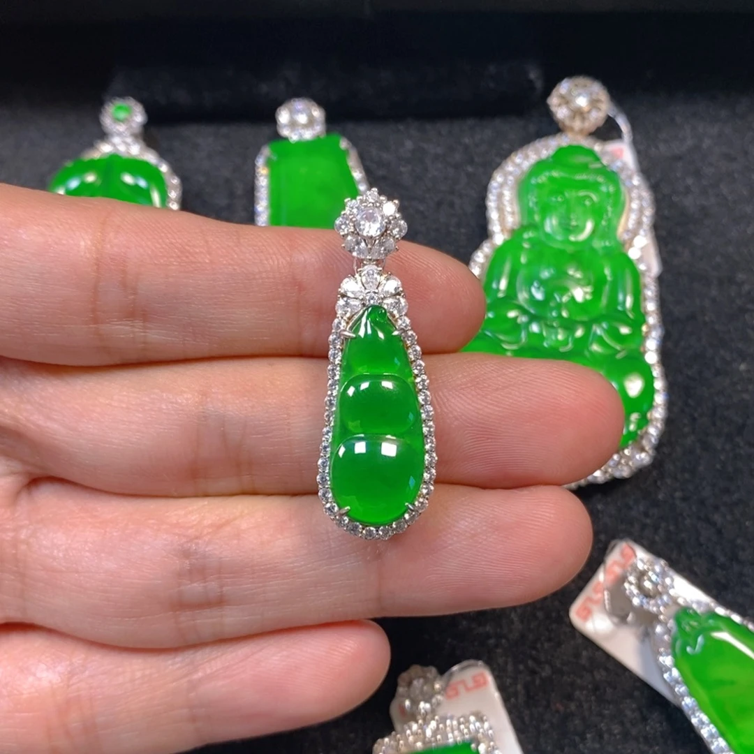 颈饰银S925镶嵌翡翠福豆吊坠