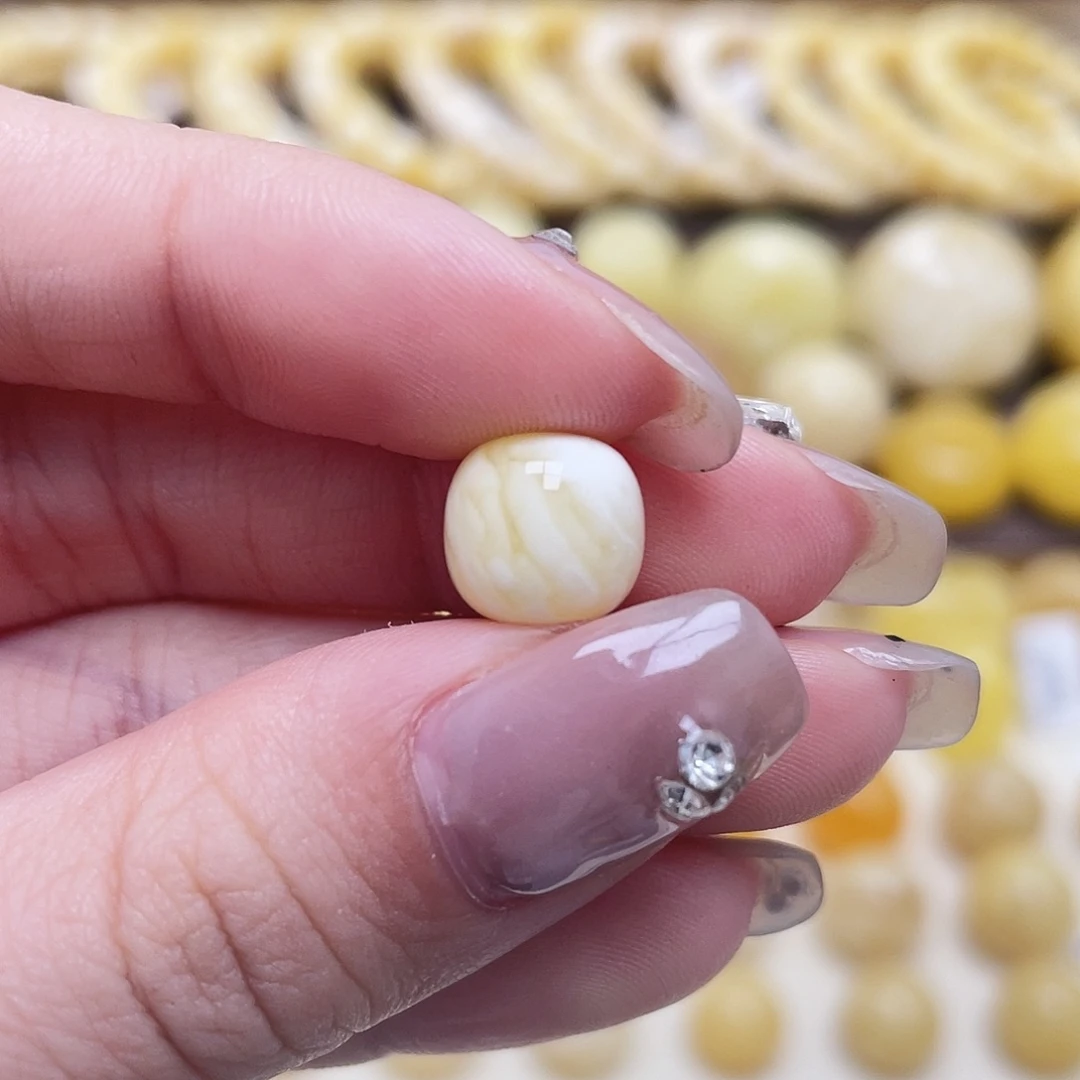 琥珀未镶嵌裸石9.8*9.2mm老型