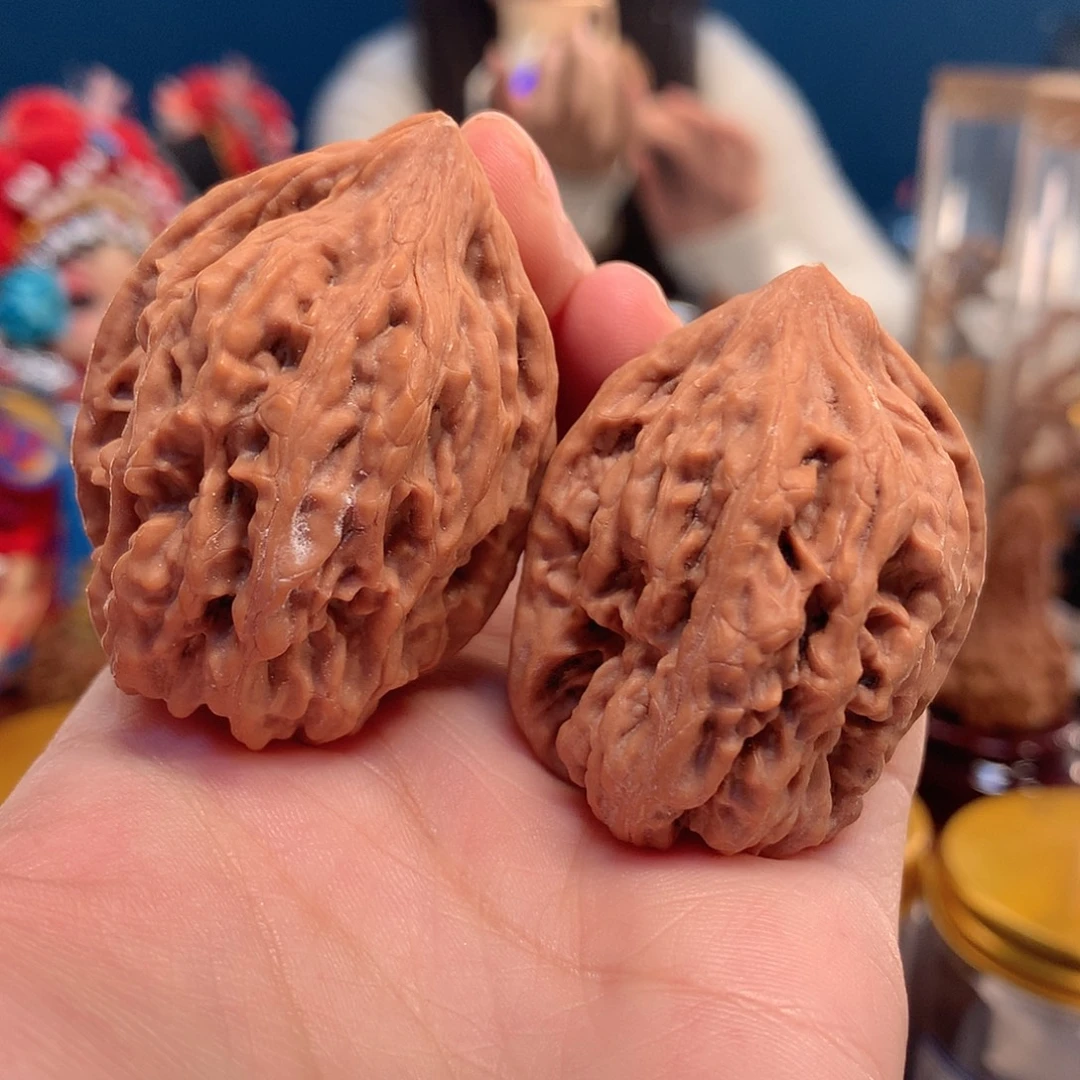 文玩核桃吊坠红皮鸡心