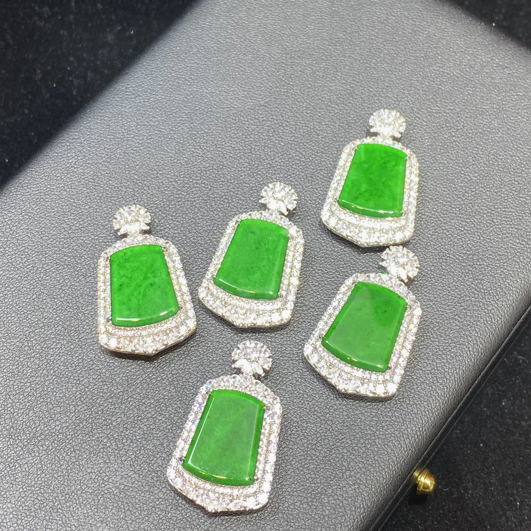 【红旭明玉】天然翡翠A货满绿无事牌吊坠 多样性发一件