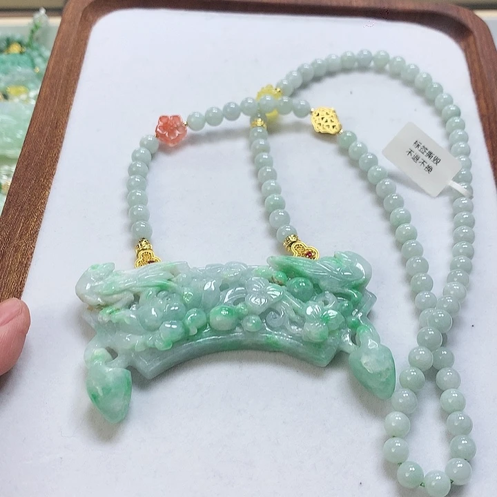 翡翠颈饰未镶嵌吊坠