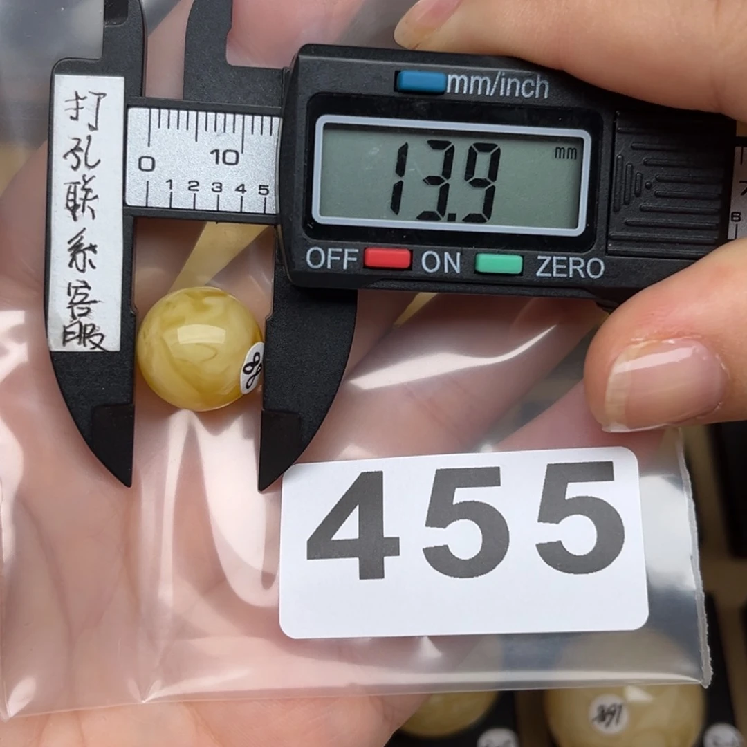 未镶嵌蜜蜡裸石不**歇微瑕