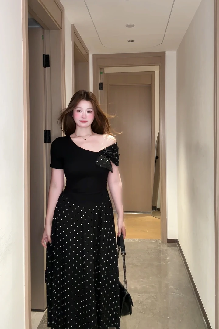 微胖mm 纯欲辣妹风波点斜领老钱风松弛感连衣裙chic修身显瘦长裙