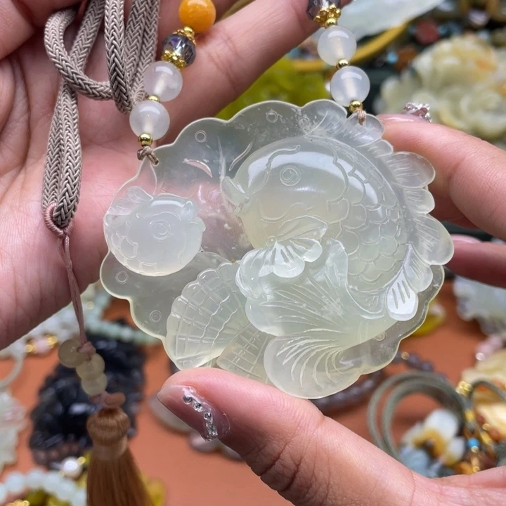 蛇纹石玉未镶嵌吊坠凌*儿