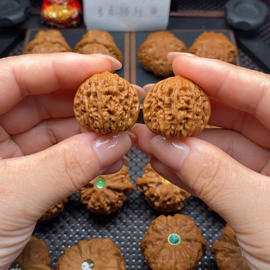 文玩核桃把件小楼手捻30尺炸漏