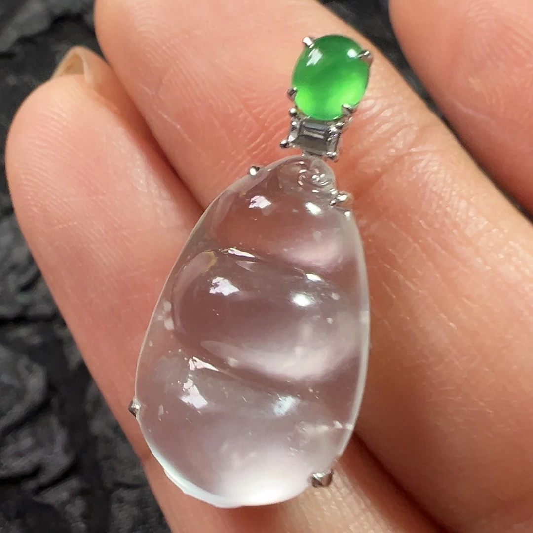 翡翠18K金镶嵌颈饰高冰玻福豆