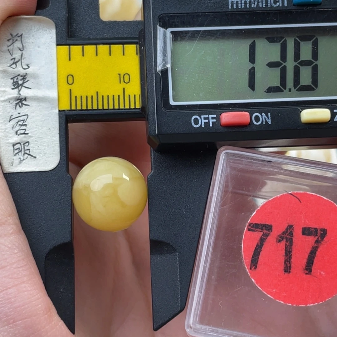 蜜蜡未镶嵌珠宝奇石