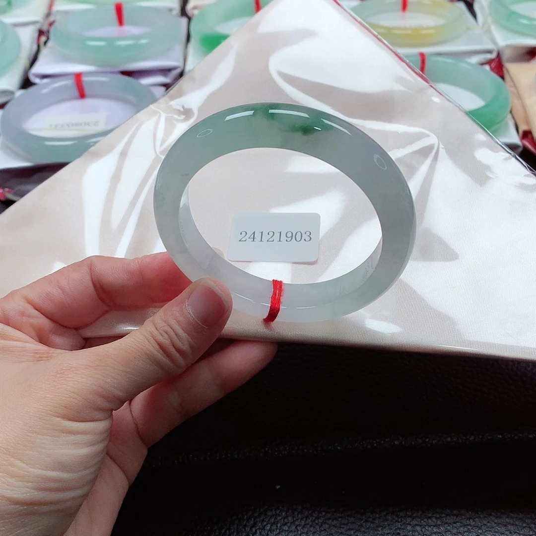 翡翠手镯未镶嵌天然A货翡翠手镯