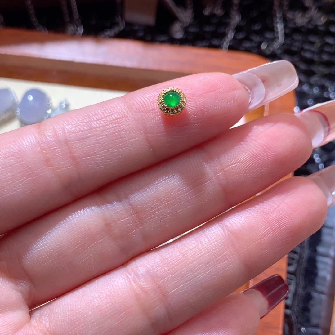 翡翠挂件18K金镶嵌云*儿翡翠