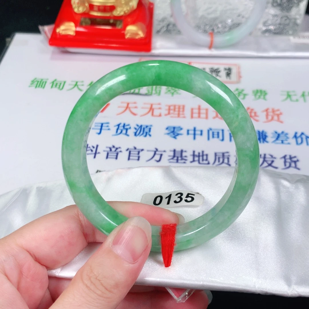 翡翠手镯未镶嵌0135