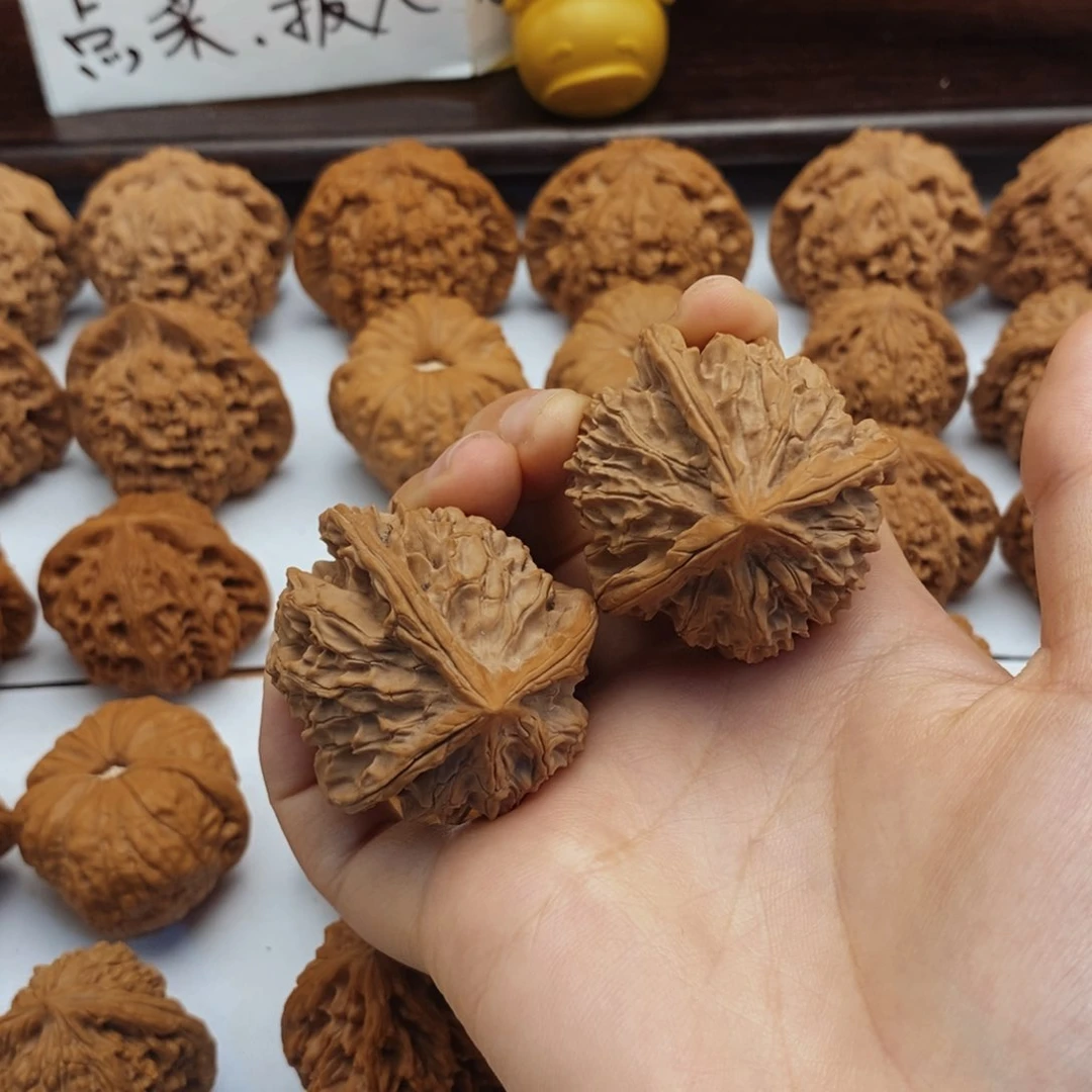 文玩核桃把件玉麒麟三棱