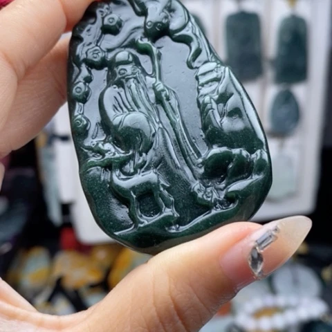 翡翠颈饰未镶嵌翡翠