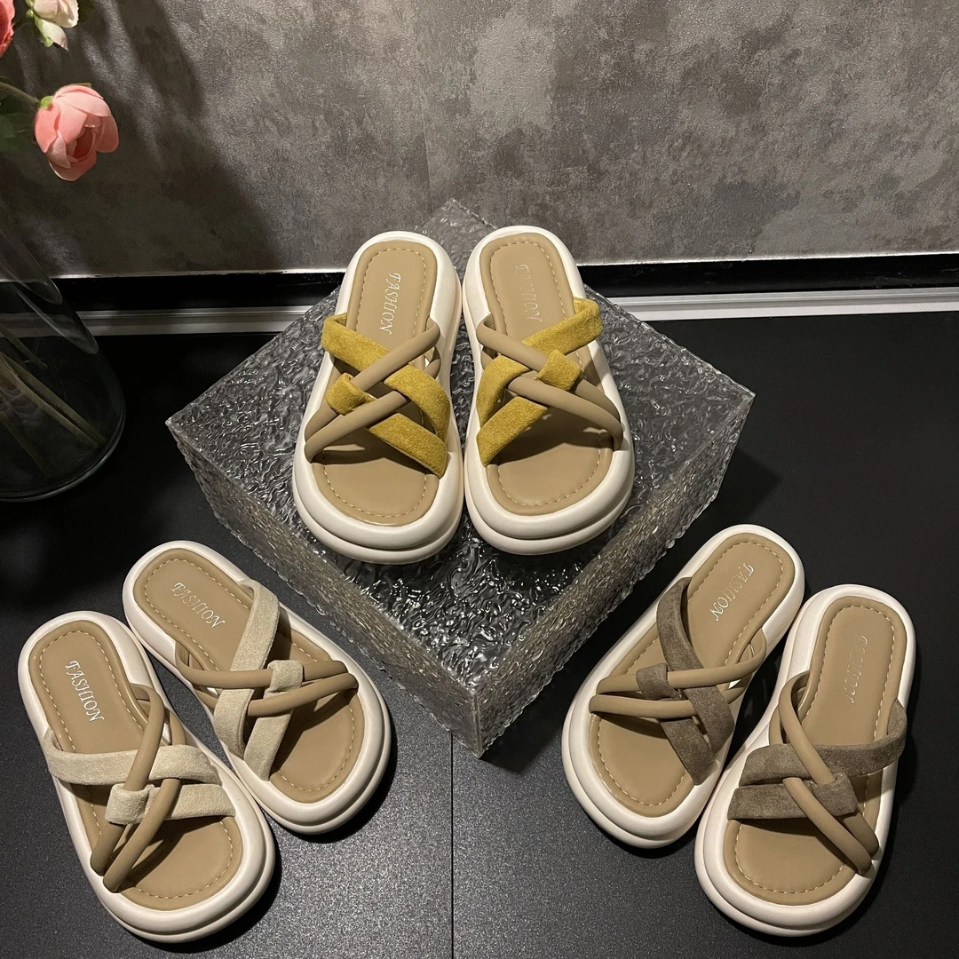 2025套趾防滑夏季交叉带软布面一字拖鞋百搭外穿平跟凉拖女显瘦