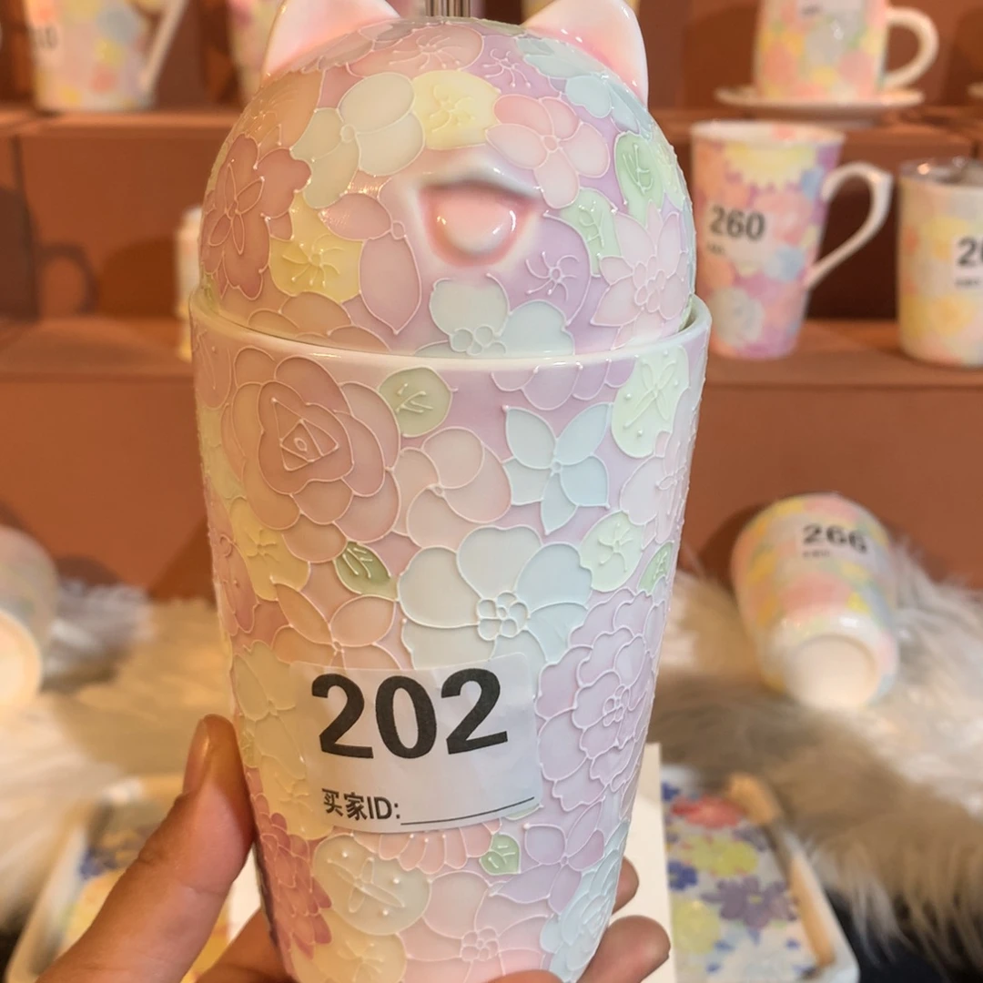 泥塑杯里倒油水拆出不出水