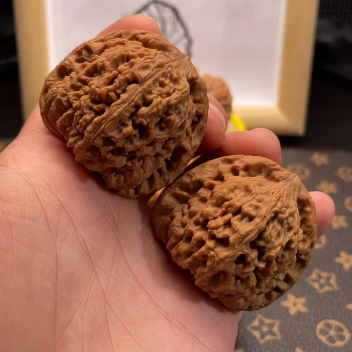 核桃南疆石文玩核桃