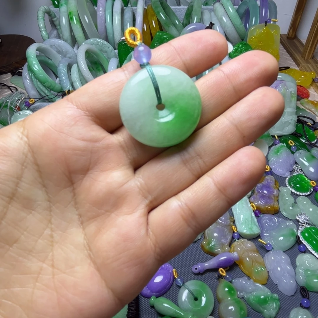 翡翠未镶嵌颈饰吊坠