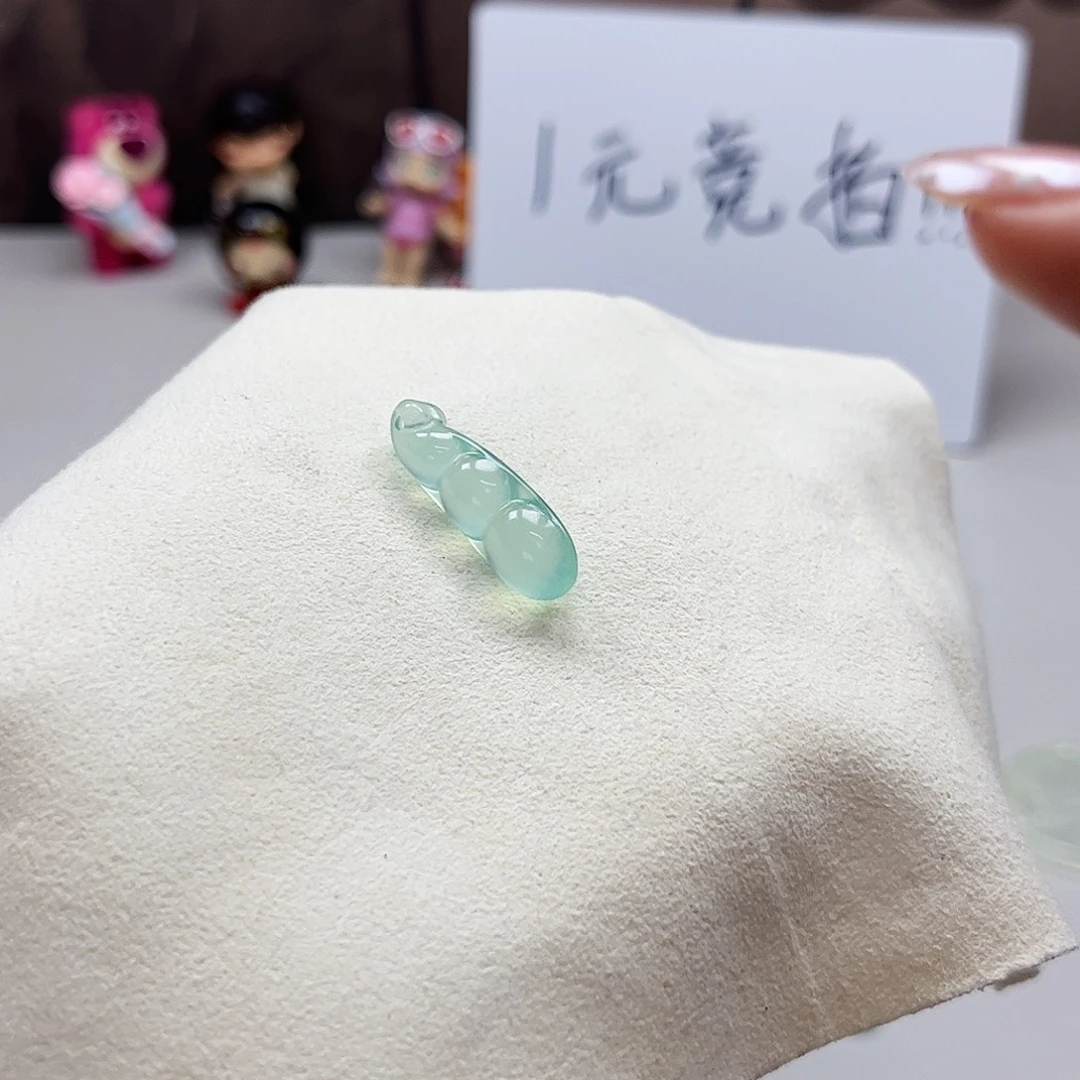 未镶嵌蛇纹石玉吊坠