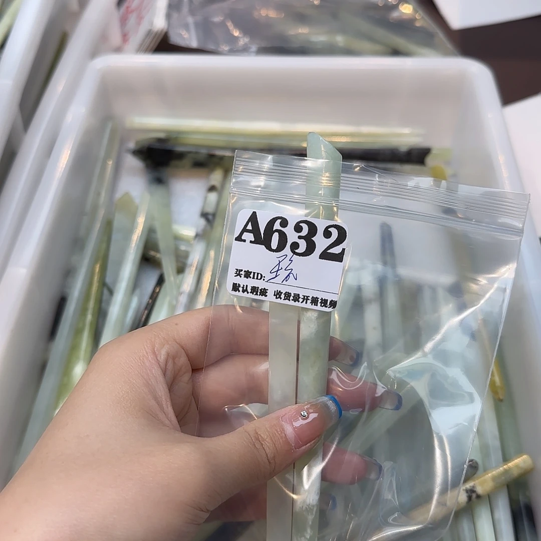 琉***翎蛇纹石玉合金发饰