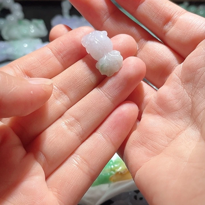 翡翠未镶嵌颈饰?****?天然