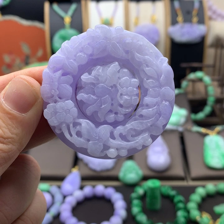 翡翠未镶嵌吊坠(赠链)