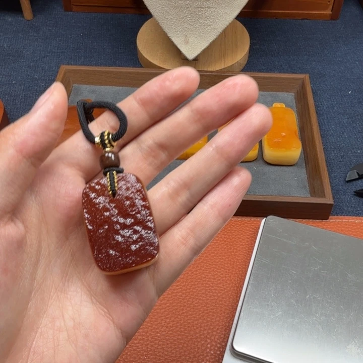 蜜蜡未镶嵌吊坠(赠链)