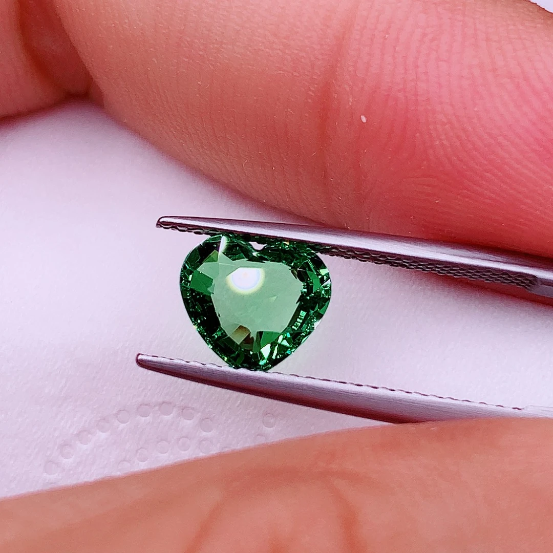 未镶嵌珠宝半成品石榴石（沙弗莱）