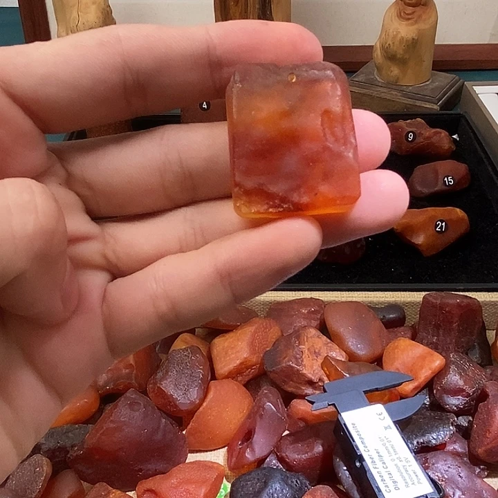 裸石琥珀未镶嵌金胶蜜