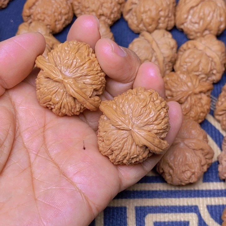 【闪购商品】文玩核桃吊坠N****s白狮子39