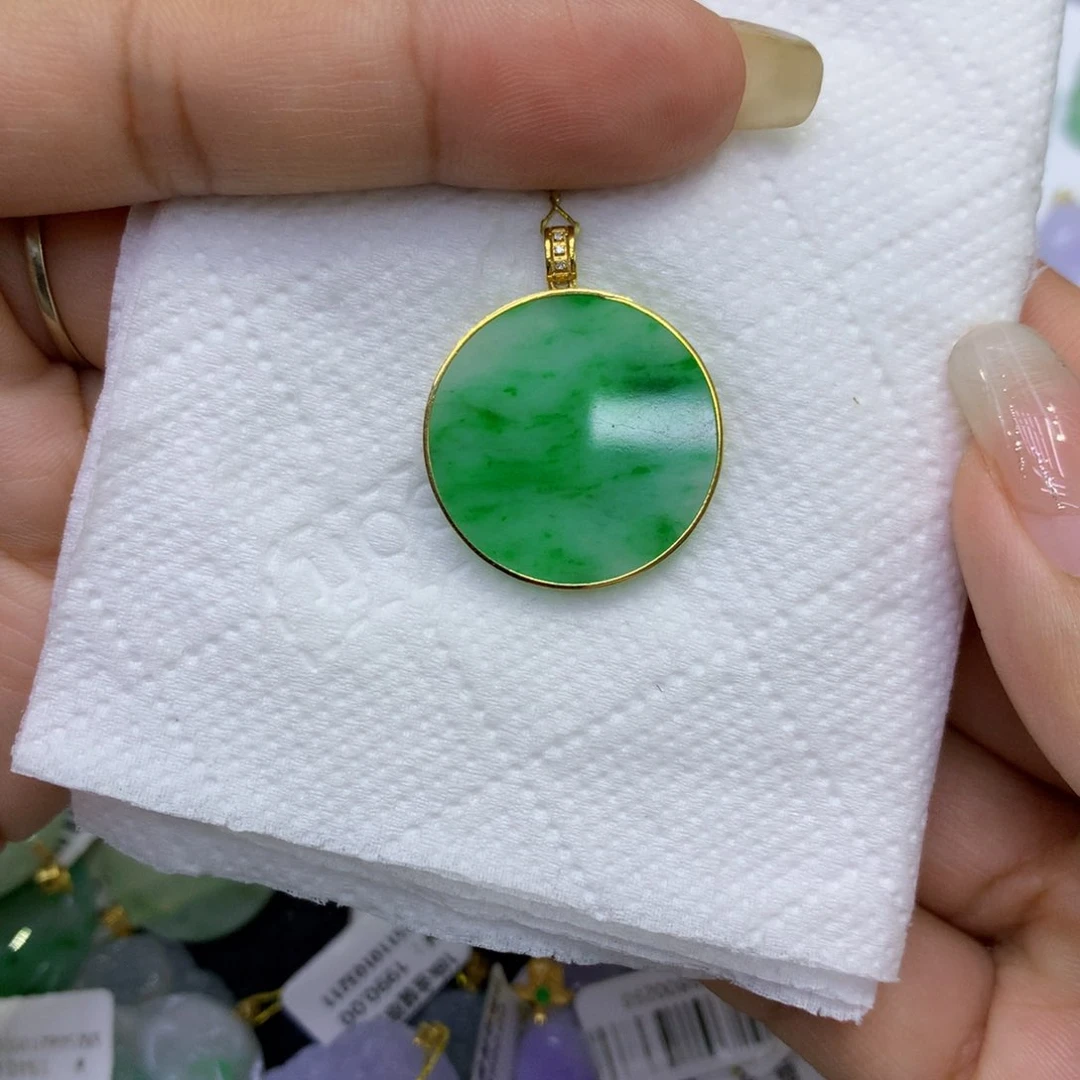 颈饰18K金镶嵌翡翠x****h