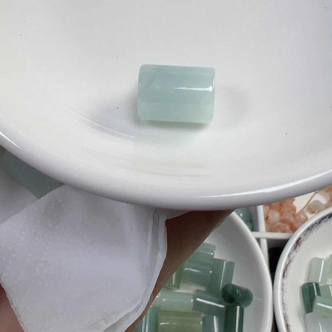 翡翠散珠礁****）翡翠桶珠一个1号