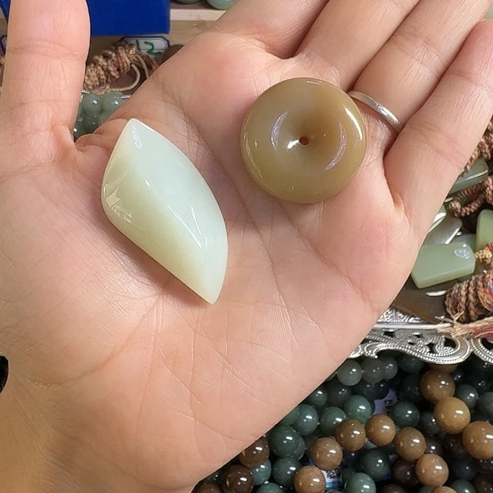 叮***当未镶嵌手镯和田玉