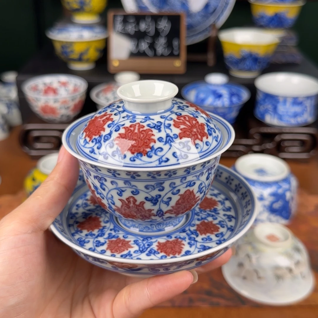 杯望月怀古青花釉里红缠枝莲三才盖碗。