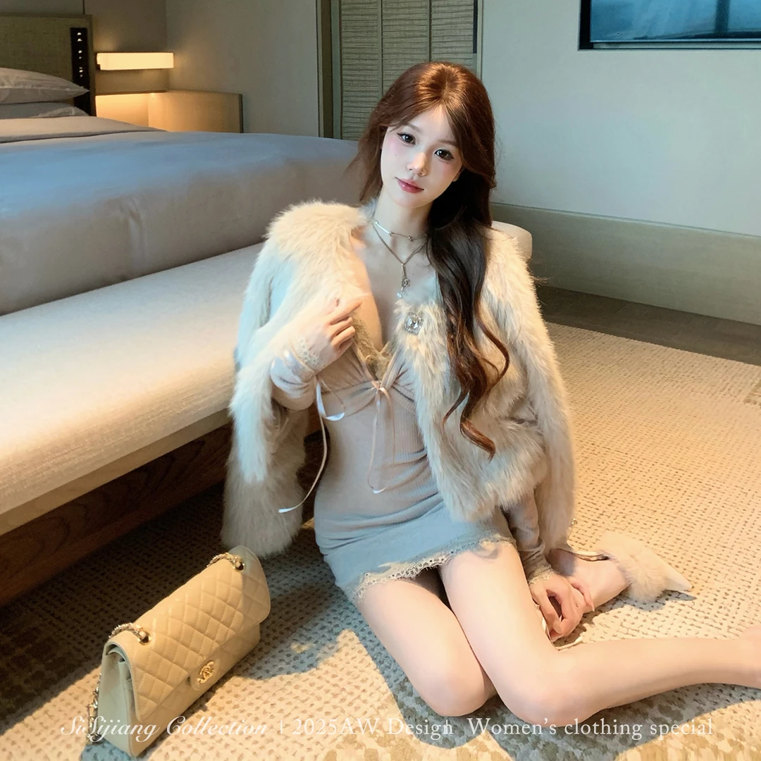 SISI JIANG"摩卡小姐"甜美纯欲蕾丝拼接修身显瘦V领针织连衣裙