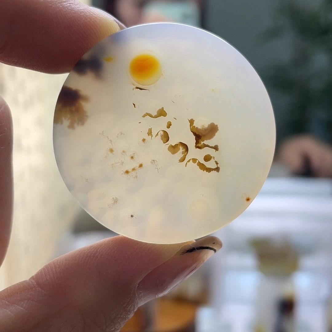 伊***5未镶嵌玛瑙/玉髓珠宝奇石