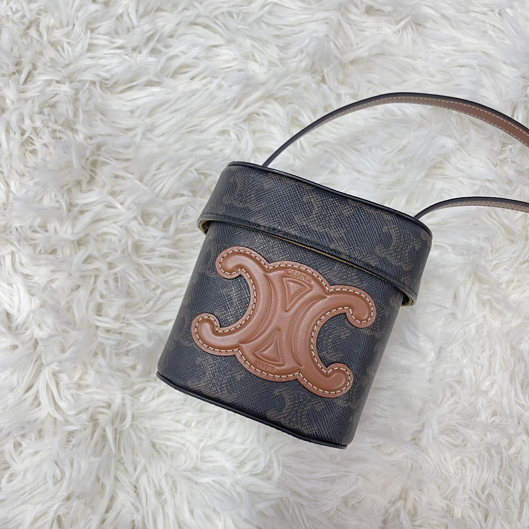 95新 Celine/思琳 爱夏奢品/赛琳/斜挎包/81571