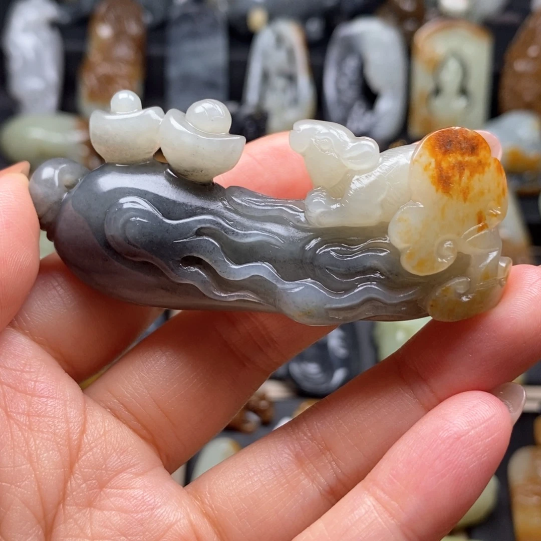 和田玉未镶嵌把件