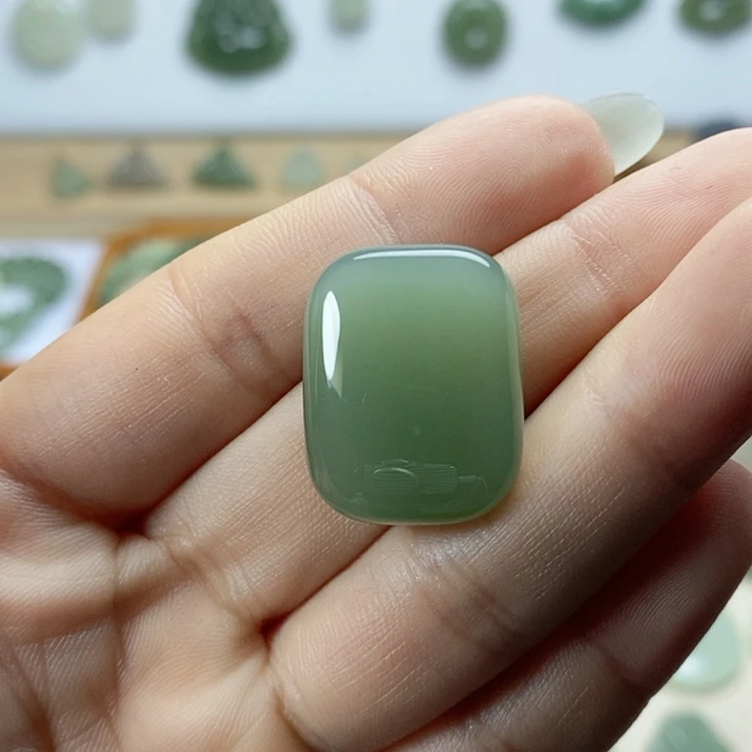 【闪购商品】颈饰18K金镶嵌和田玉?****?