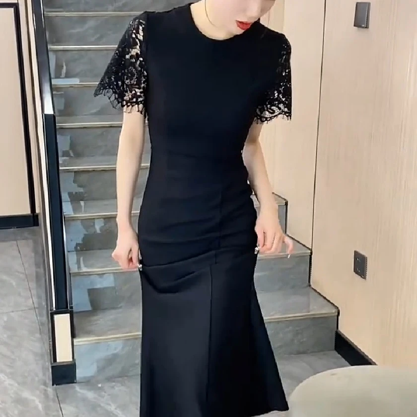 2025春夏新款时尚显瘦气质女士网红洋气蕾丝连衣裙百搭款D6097