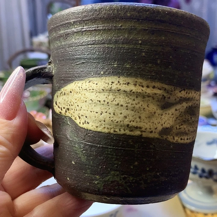 器物的色彩搭配起来很漂亮