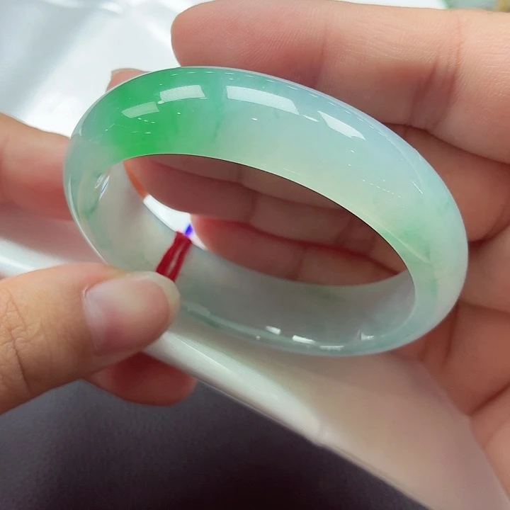 翡翠未镶嵌手镯（贵妃镯）天然缅甸A货翡翠（小毕业）有包容