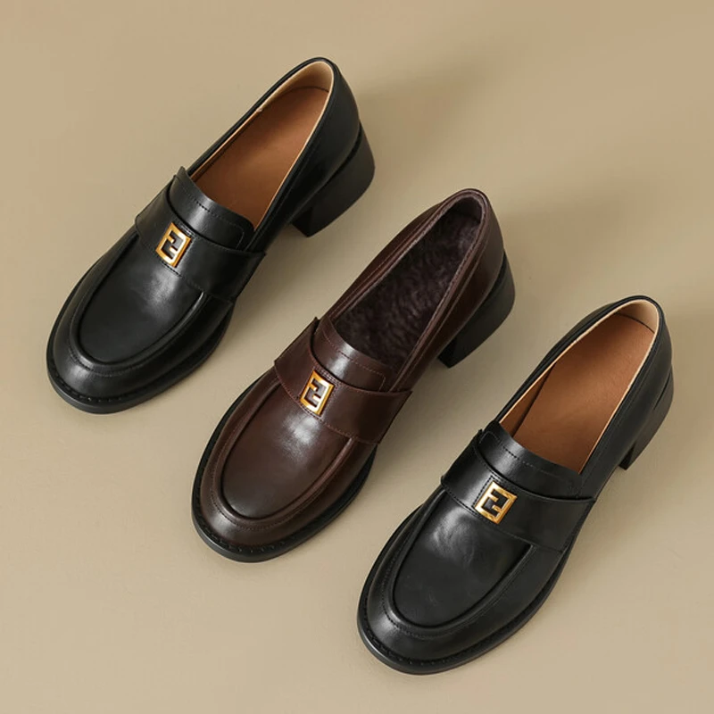 真皮新款英伦风复古加绒保暖深口乐福鞋女百搭中粗跟金属扣单鞋子