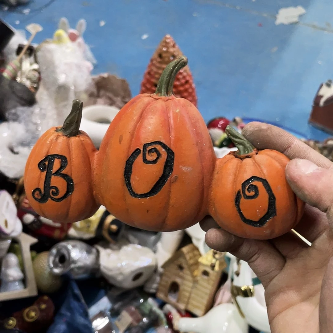 摆件L****@   微瑕。