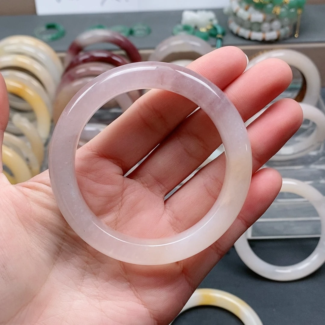 【闪购商品】石英质玉手镯未镶嵌北***?