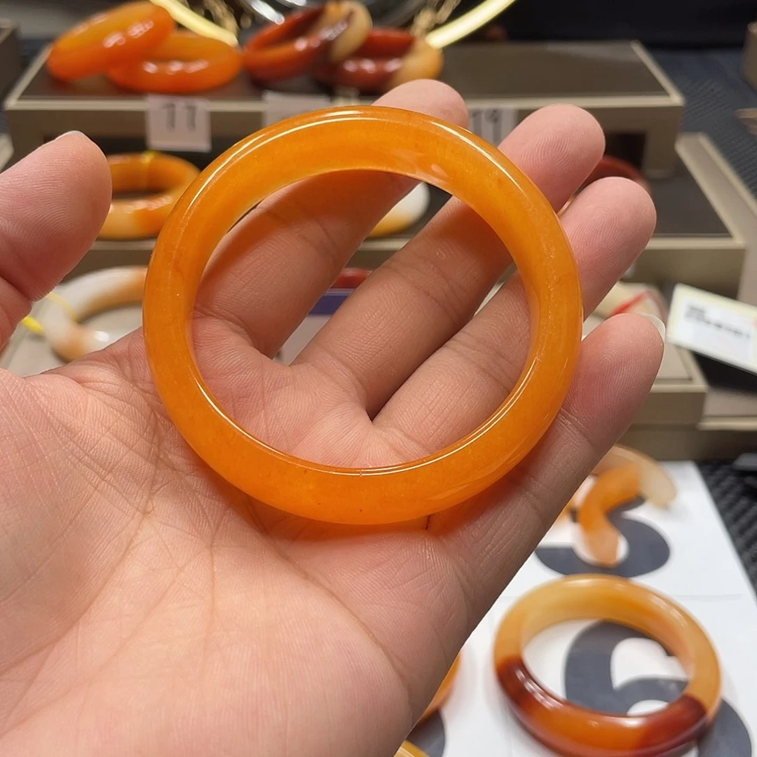 未镶嵌石英质玉（黄龙玉）手镯末*°