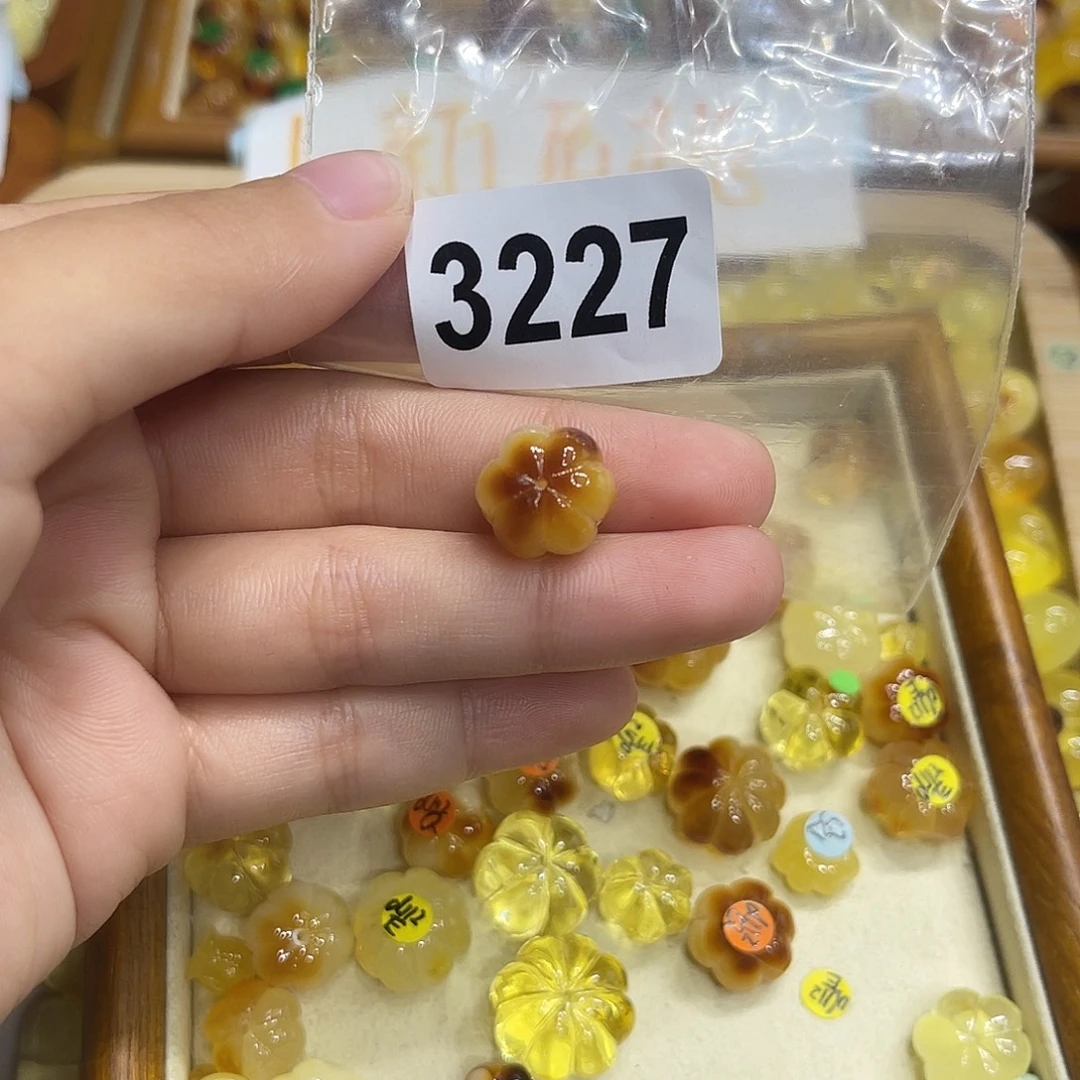 琥珀未镶嵌珠宝奇石