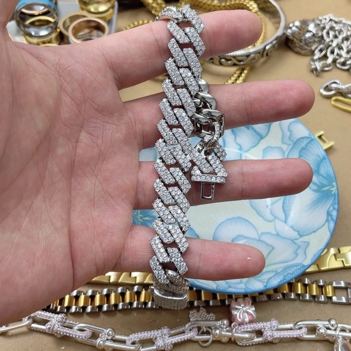 瓷片在干嘛呀亲爱呢亲爱