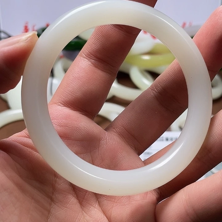 60圈口细圆条美人手镯，客户要求白一点