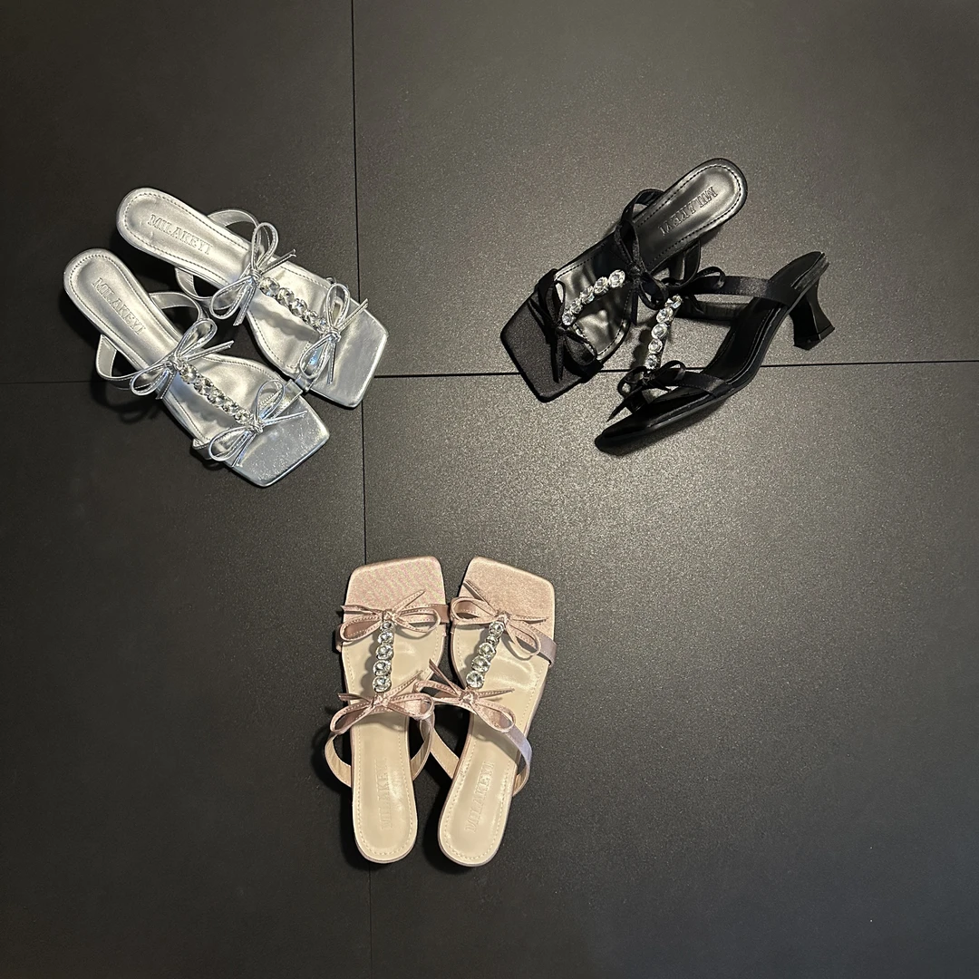 2025年春夏季新款爆款蝴蝶结水钻时尚百搭轻奢露趾方头高跟凉拖鞋