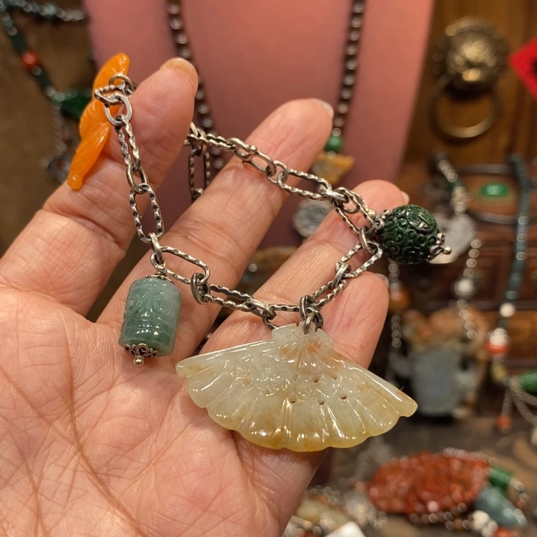 翡翠吊坠(赠链)未镶嵌